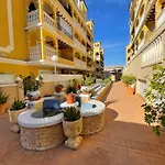 Casa Amarela Guesthouse, * Algorfa
