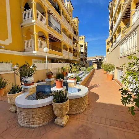 Casa Amarela Guesthouse, * Algorfa